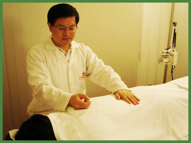 patient receiving massage treatment from Dr. Liu 